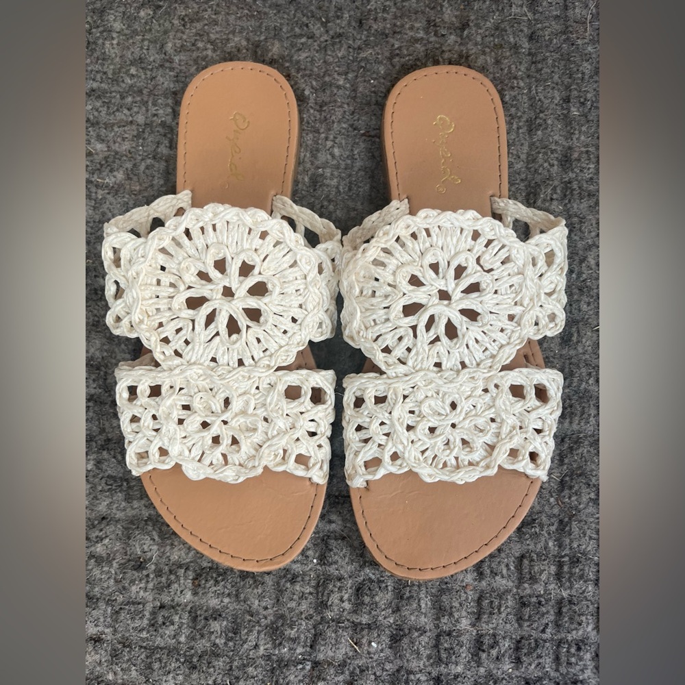 EUC Pink Lily White Woven Slip-On Sandal Flat - Size 5.5 Women